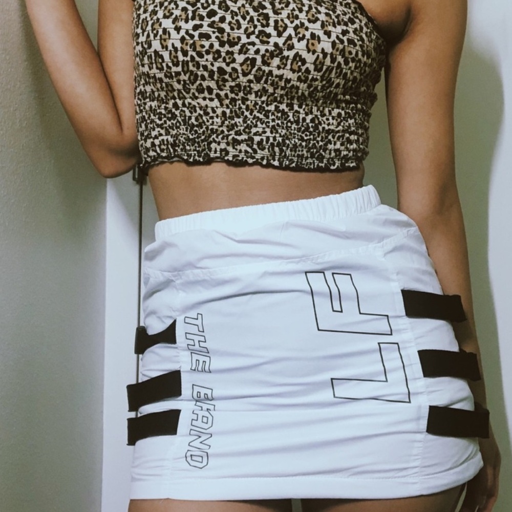 Small Bodycon LF the brand mini skirt with side clips.